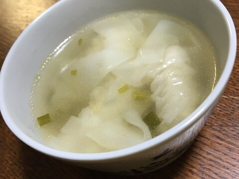 残った皮で　鶏ワンタンスープ